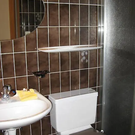 塞尔瓦比萨店酒店 酒店 策尔内茨